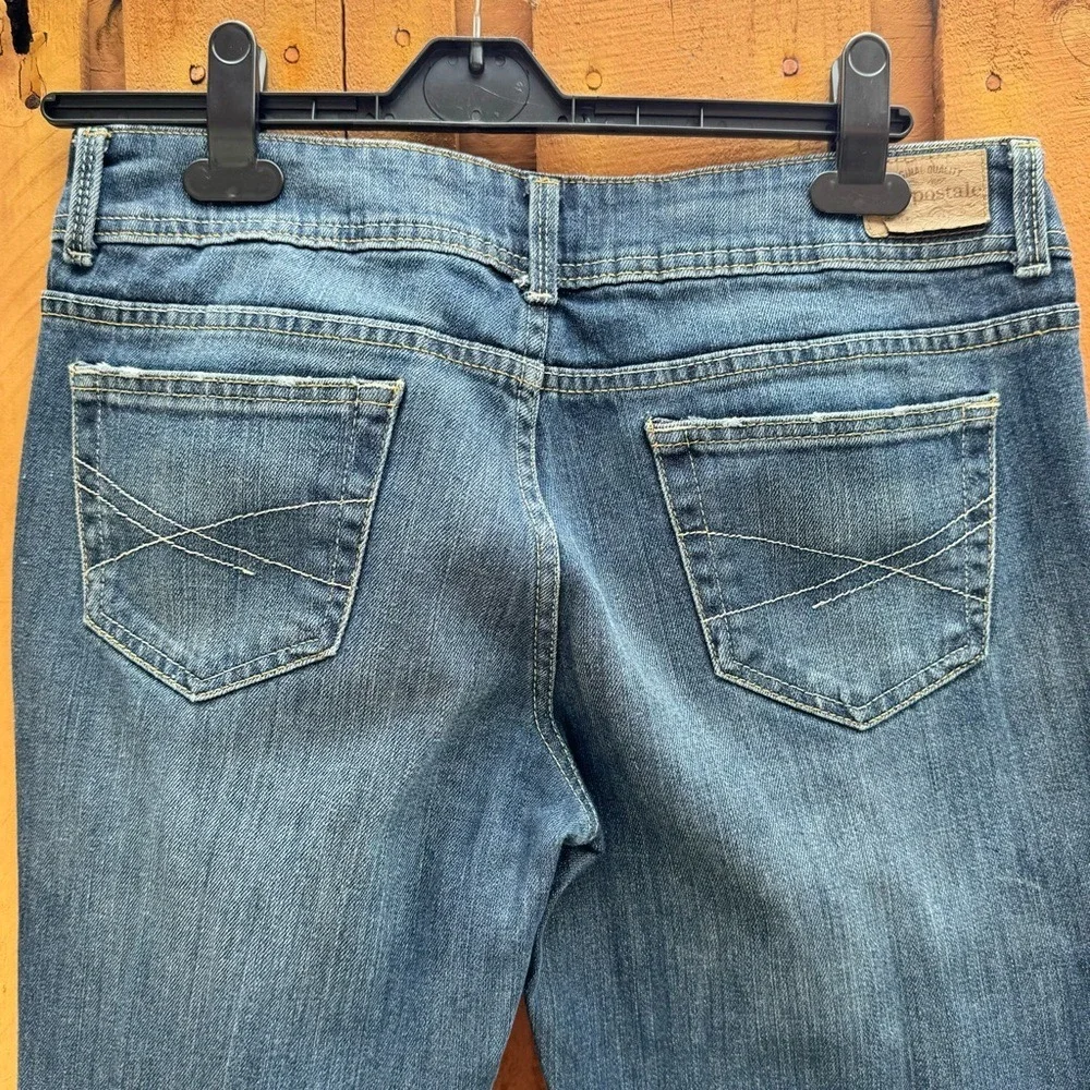 AEROPOSTALE. Hailey flare  jeans.Size 9/10-Short/Court.5 pockets. Zip. Inseam 29